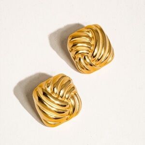 18K Gold Wavy Square Earrings (1001)